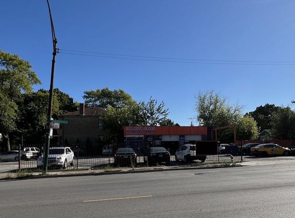 4301 W Montrose Avenue, Chicago, IL 60641