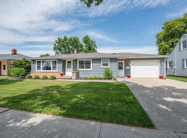 1639 DEBRA Lane, GREEN BAY, WI 54302