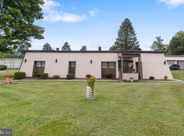 2113 NEWVILLE ROAD, CARLISLE, PA 17015