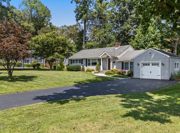 115 Hamiltonian Drive, Red Bank, NJ 07701
