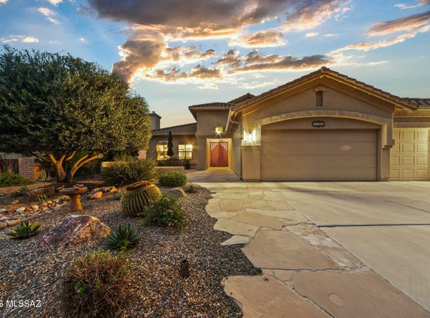 2501 E Bluejay Bluff Lane, Green Valley, AZ 85614
