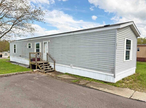 2916 Vera Ave, Southington, OH 44470