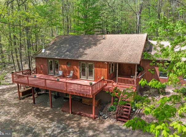 121 PENDRAGON COURT, PAW PAW, WV 25434