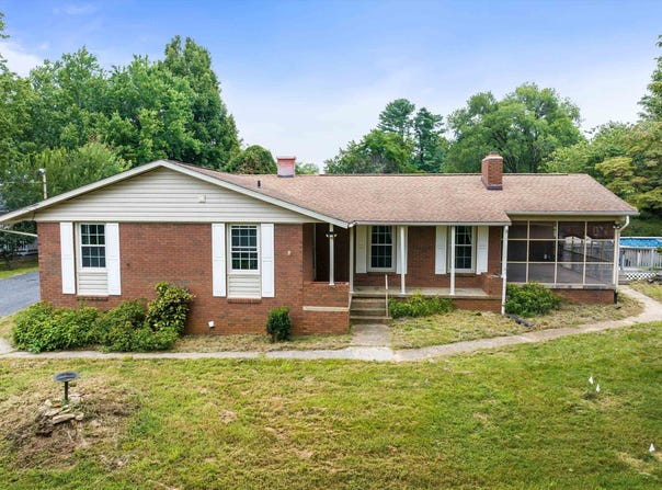 10 ALDEN ST, STAUNTON, VA 24401