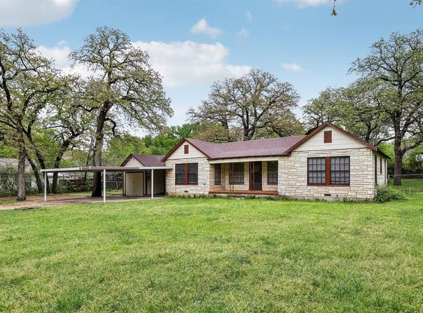 3304 Chippewa Trail, Lake Worth, TX 76135
