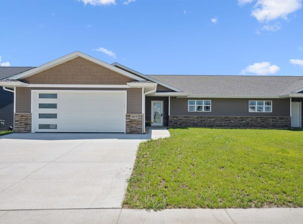 1019 Sage Oak, Manchester, IA 52057-0000
