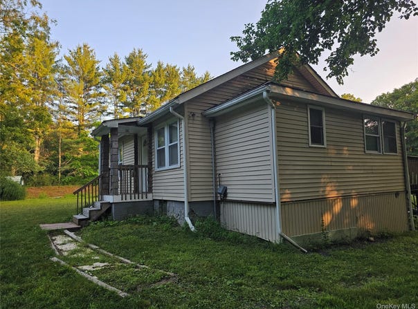 11 Philcox Road, Middletown, NY 10940