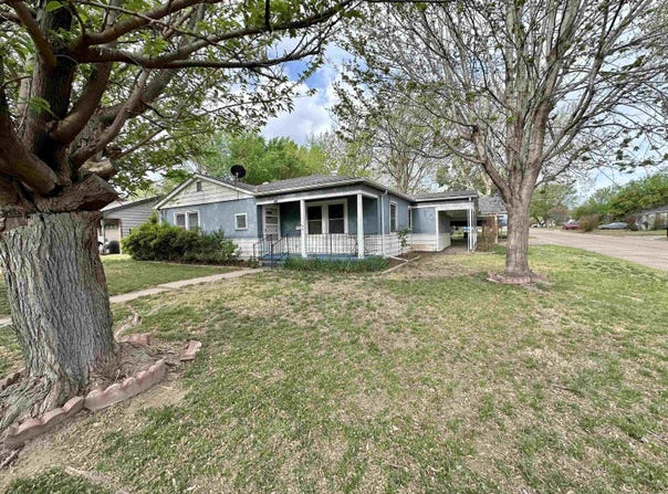 1707 Broadmoor Dr, Woodward, OK 73801-4321