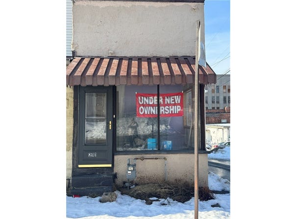 211 S 3rd St, Jeannette, PA 15644