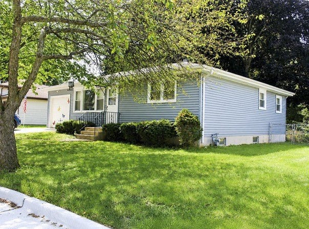 576 Elm Street, Hampshire, IL 60140