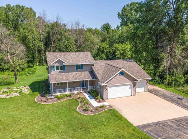 W8642 HILLVIEW Road, HORTONVILLE, WI 54944
