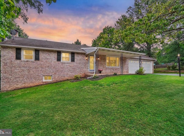 266 KIRSTA LANE, DALLASTOWN, PA 17313