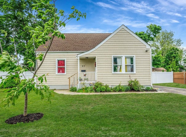 27 William Avenue, Central Islip, NY 11722