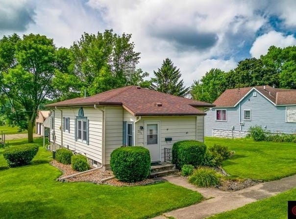 206 E Mondale Street, Elmore, MN 56027