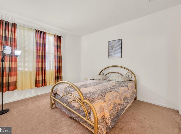 85 MIRAGE BOULEVARD, BARNEGAT, NJ 08005