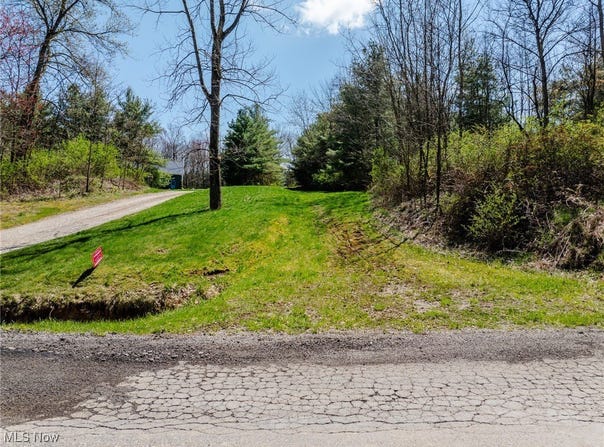 5742 Hilltop Drive, Strasburg, OH 44680