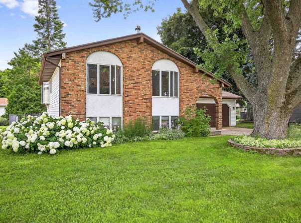 2479 VALIANT Lane, GREEN BAY, WI 54304-1728