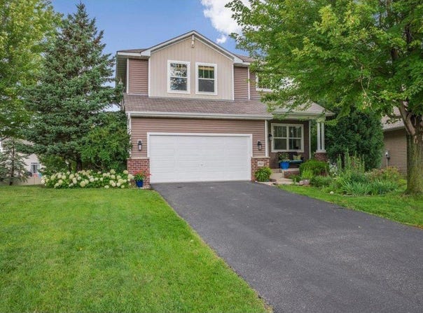 1823 Red Oak Ridge, Carver, MN 55315