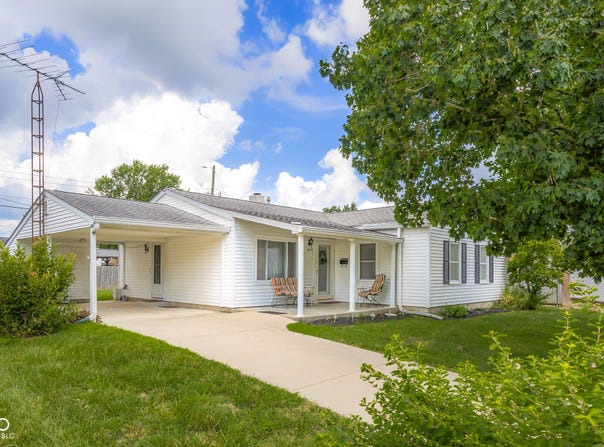 3042 Desoto Way, Columbus, IN 47203