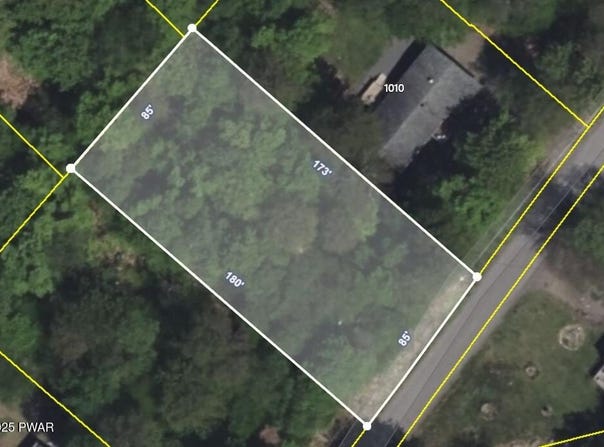 10 Mohawk Trail, Gouldsboro, PA 18424