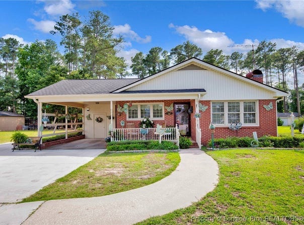 1042 E Broad Street, St Pauls, NC 28384