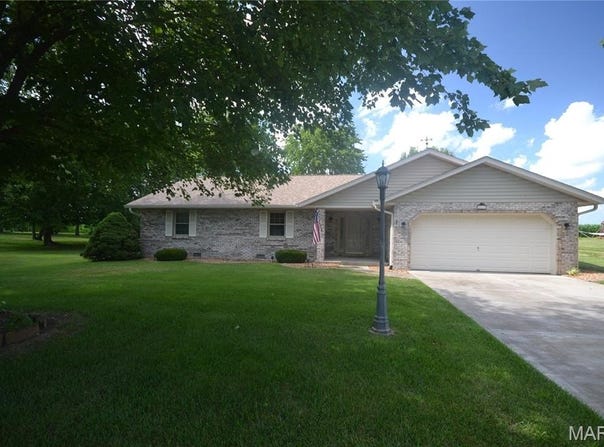 9037 Range Drive, New Athens, IL 62264