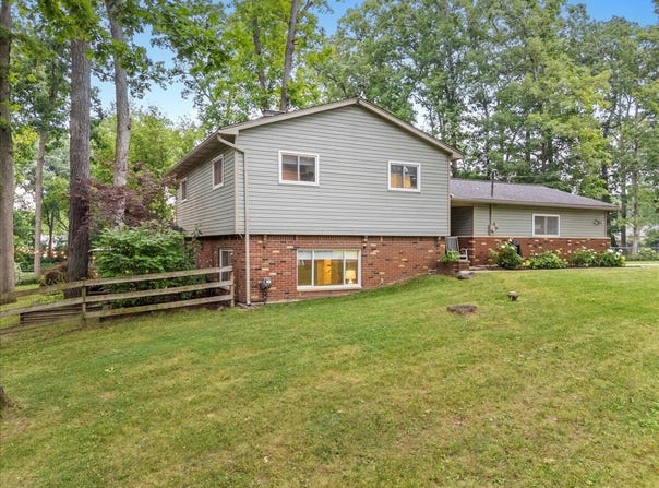 835 Oakgrove, Highland, MI 48356
