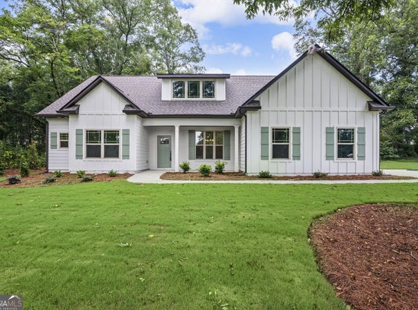 15 Couch, Moreland, GA 30259