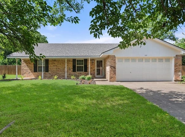 102 E Hopper Street, Alvarado, TX 76009