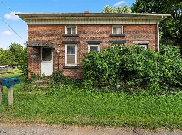 3054 Alliance Road NW, Malvern, OH 44644