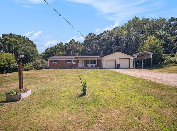 4881 Styles Road, Pleasant Lake, MI 49272