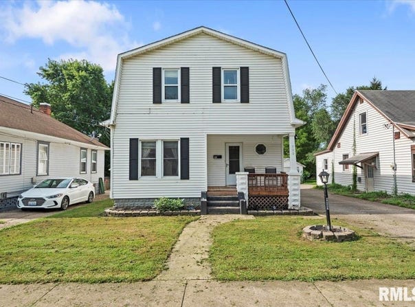 909 E COLLEGE Avenue, Jacksonville, IL 62650