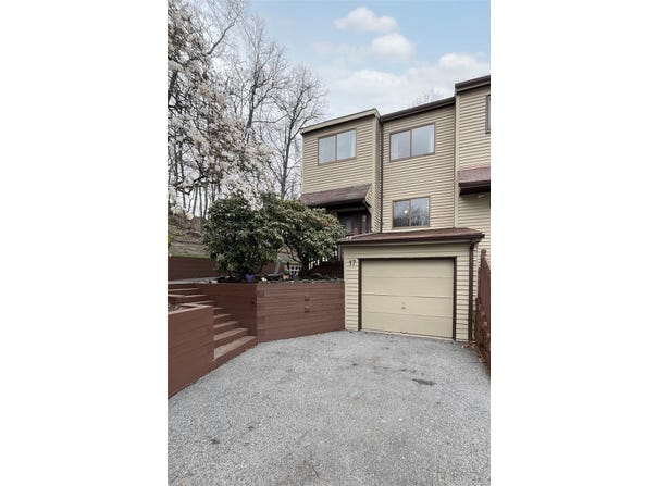 17 Cherry Court, Highland Mills, NY 10930