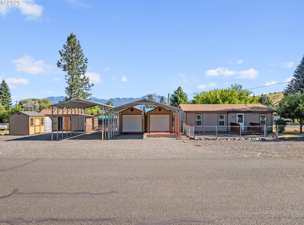 261 1st St, PrairieCity, OR 97869