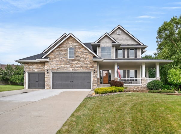5250 Copper Creek Drive, Pleasant Hill, IA 50327