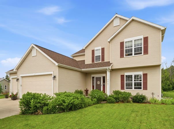 N2467 CHAPEL HILL Drive, GREENVILLE, WI 54942