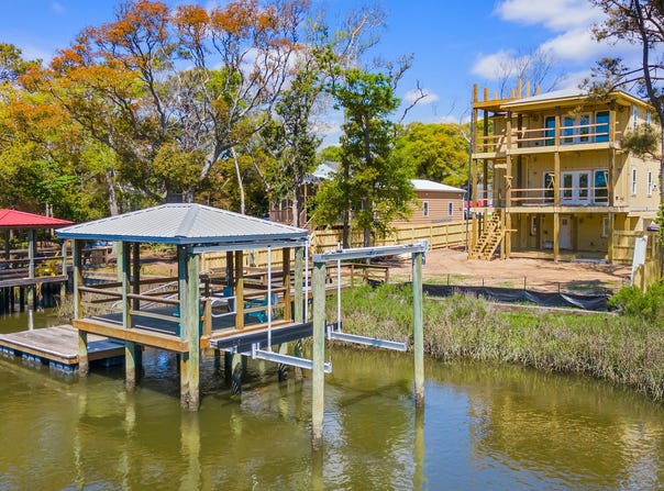 119 SE 15th Street, Oak Island, NC 28465