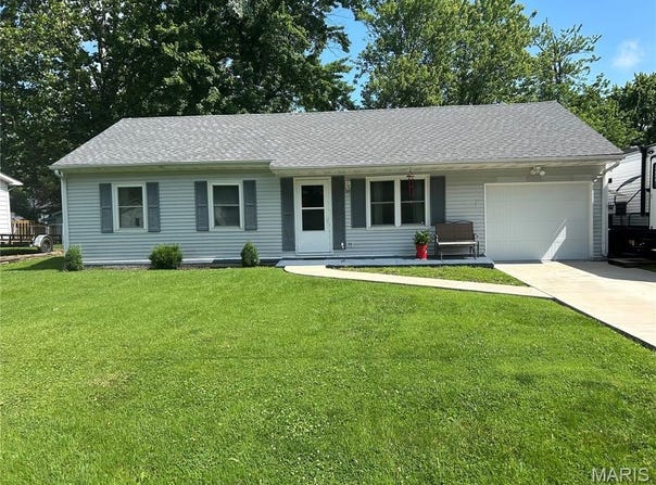 216 Cindy Street, Brighton, IL 62012