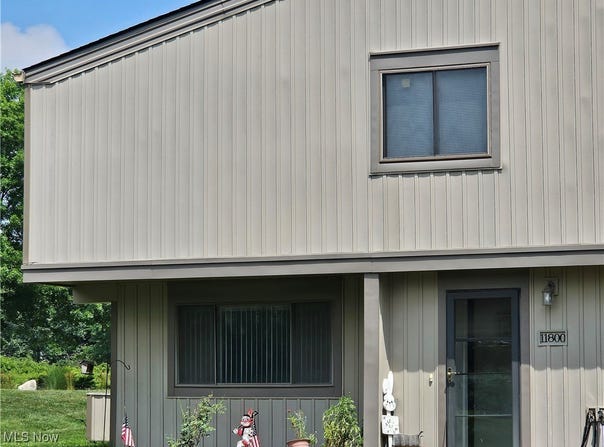 11800 Harbour Light Drive, North Royalton, OH 44133
