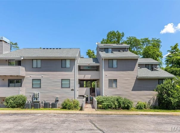 1329 Prospect Village Lane, Ballwin, MO 63021