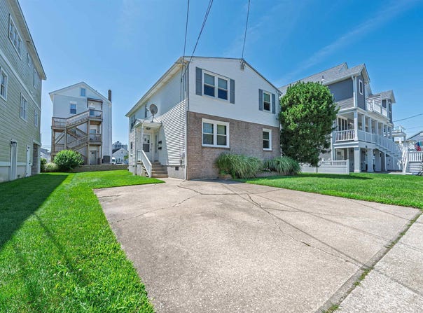 210 N Surrey Ave, Ventnor Heights, NJ 08406