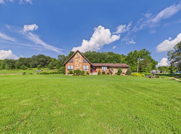 826 Yates Crossing, Milton, WV 25541