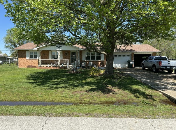 1531 W Chestnut Street, Bolivar, MO 65613