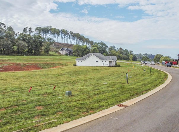 494 Black Bear Circle, Loudon, TN 37774