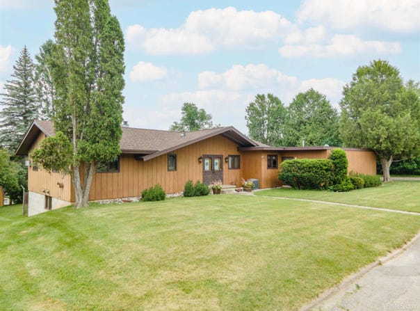 222 N 10th, Iron River, MI 49935