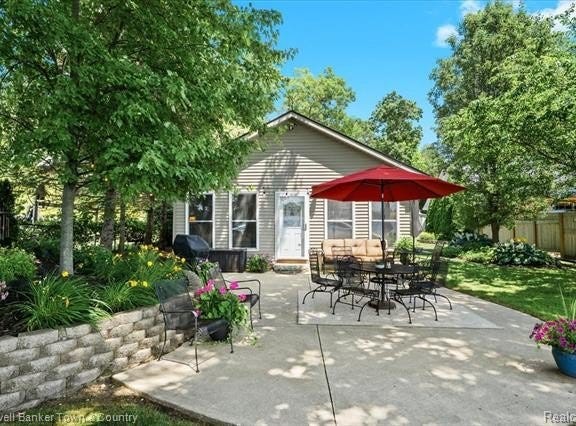 584 Black Oaks Trail, Howell, MI 48843