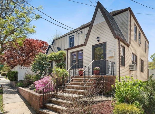 46-18 Glenwood Street, Little Neck, NY 11362