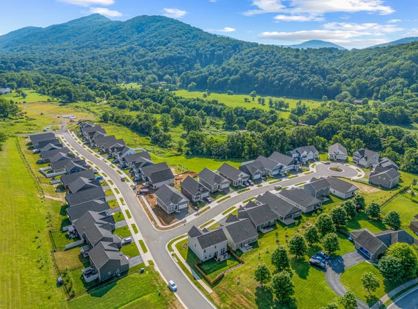 Savannah Dr. NE, Roanoke, VA 24012