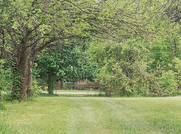 11 N Camelot North Way, North Vernon, IN 47265