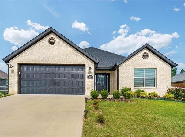 1709  S 11th  PL, Rogers, AR 72756